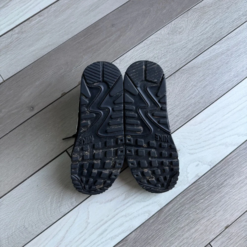 Nike Air Max 90 Women's Shoes - Picture 5 of 8